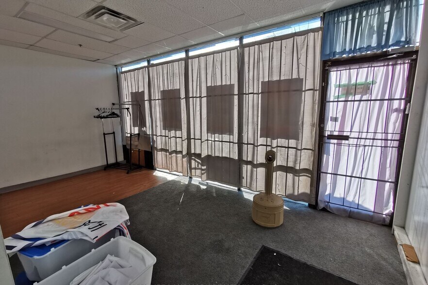 24-50 Weybright Crt, Toronto, ON à vendre - Photo de l’immeuble – Image 3 sur 3