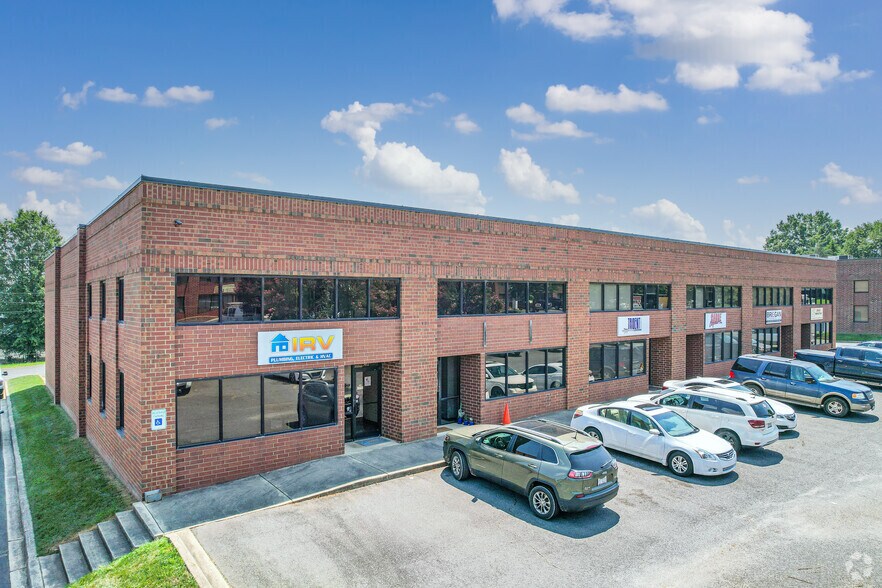352-362 Crompton St, Charlotte, NC à louer - Photo de l’immeuble – Image 2 sur 39