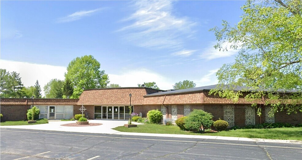 5920 Waite St, Merrillville, IN à vendre - Photo de l’immeuble – Image 1 sur 35