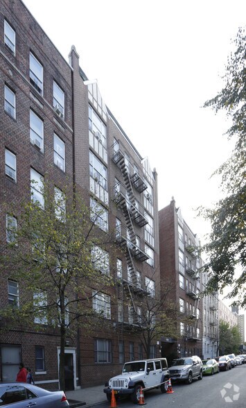 1900 Belmont Ave, Bronx, NY à vendre - Photo de l’immeuble – Image 2 sur 5