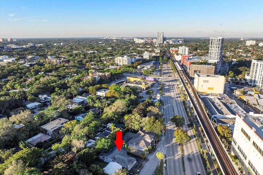 2482 Secoffee Ter, Coconut Grove, FL à louer - Photo de l’immeuble – Image 1 sur 13