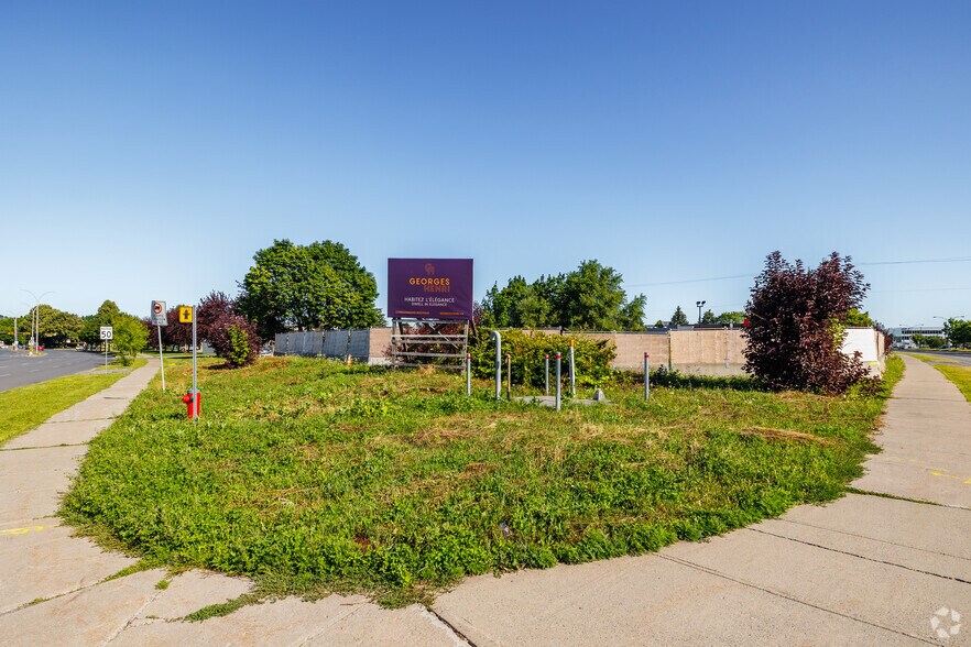 7777 Boul Taschereau, Brossard, QC à louer - Photo de l’immeuble – Image 2 sur 4