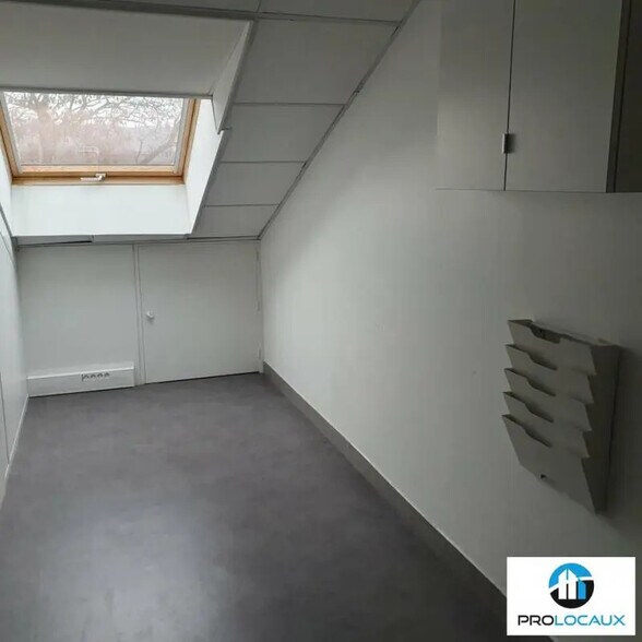 Bureau dans Eybens à louer - Photo de l’immeuble – Image 2 sur 5