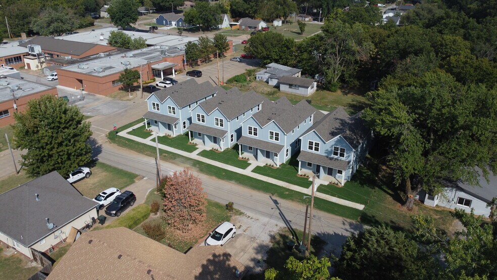 718 N Weenonah Ave, Claremore, OK à vendre - Photo de l’immeuble – Image 3 sur 38