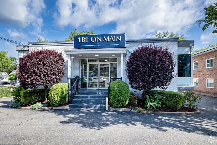 181 Main St, Huntington, NY à louer - Photo de l’immeuble – Image 2 sur 22