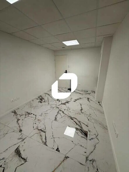 Bureau dans Conflans-Sainte-Honorine à louer - Photo de l’immeuble – Image 1 sur 4