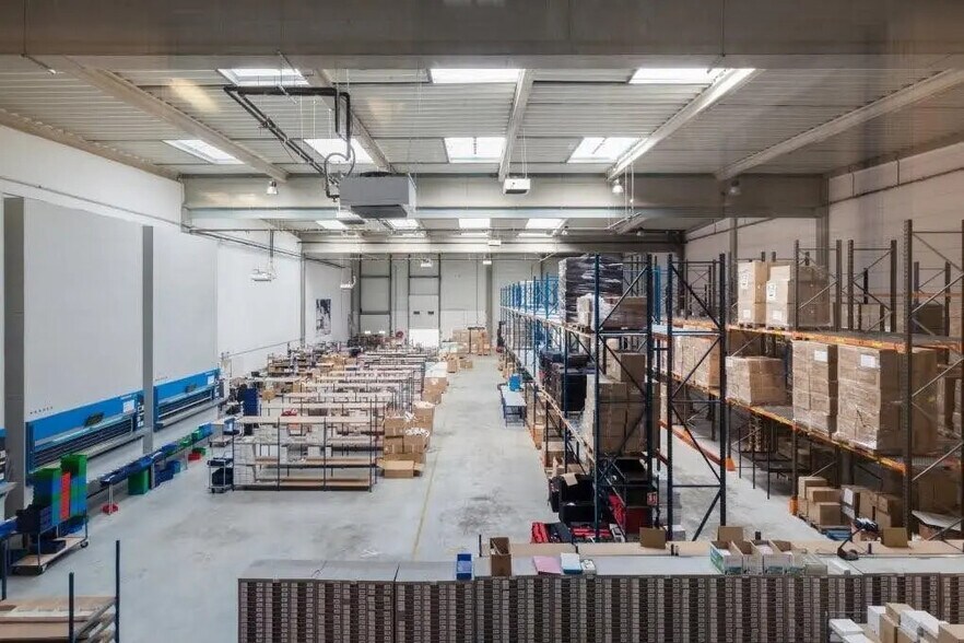 Industriel/Logistique dans Villeneuve-la-Garenne à louer - Photo de l’immeuble – Image 1 sur 25