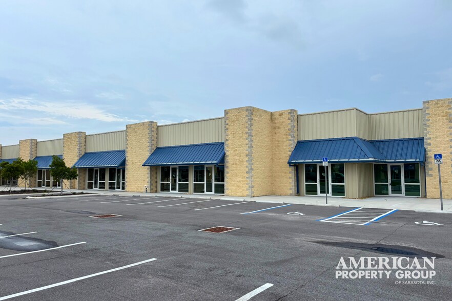 7205 Gasparilla Rd, Port Charlotte, FL à louer - Photo de l’immeuble – Image 3 sur 10