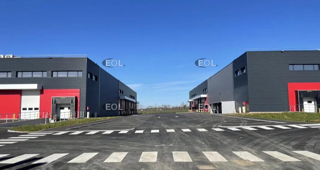 Industriel/Logistique dans Heyrieux à louer Photo de l’immeuble– Image 1 sur 15