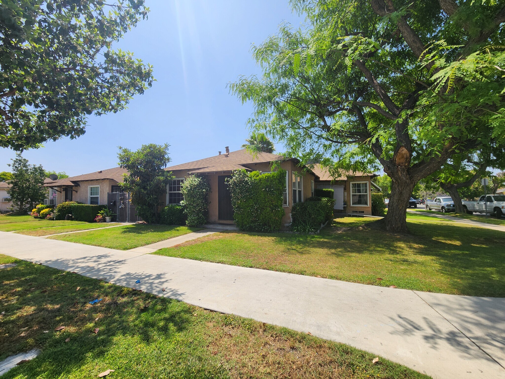 11820 Victory Blvd, North Hollywood, CA à vendre Photo principale– Image 1 sur 7