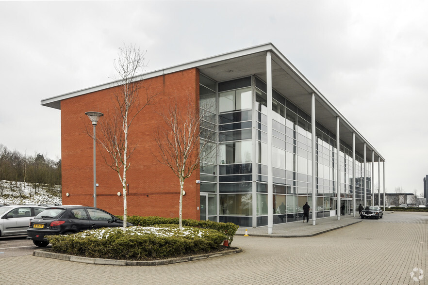 Centennial Av, Elstree à vendre - Photo de l’immeuble – Image 3 sur 3