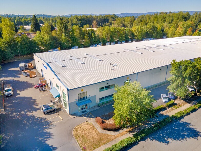 9611 NE Sunderland Ave, Portland, OR à louer - Photo de l’immeuble – Image 2 sur 13