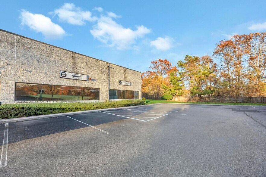 2231 Fifth Ave, Ronkonkoma, NY à vendre - Photo de l’immeuble – Image 2 sur 34