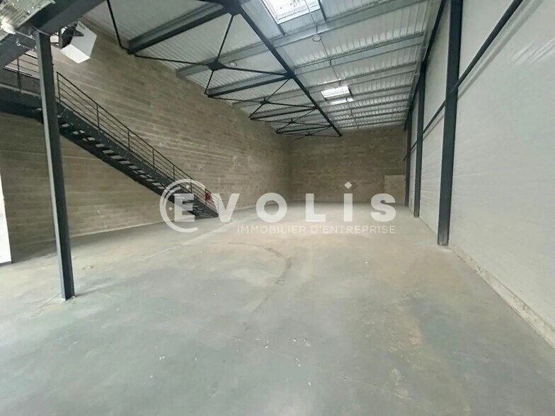 Local d’activités dans Avrainville à louer - Photo de l’immeuble – Image 3 sur 6