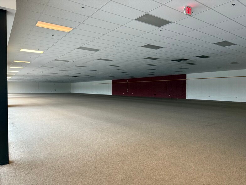 630 N Telegraph Rd, Monroe, MI à louer - Photo de l’immeuble – Image 3 sur 14
