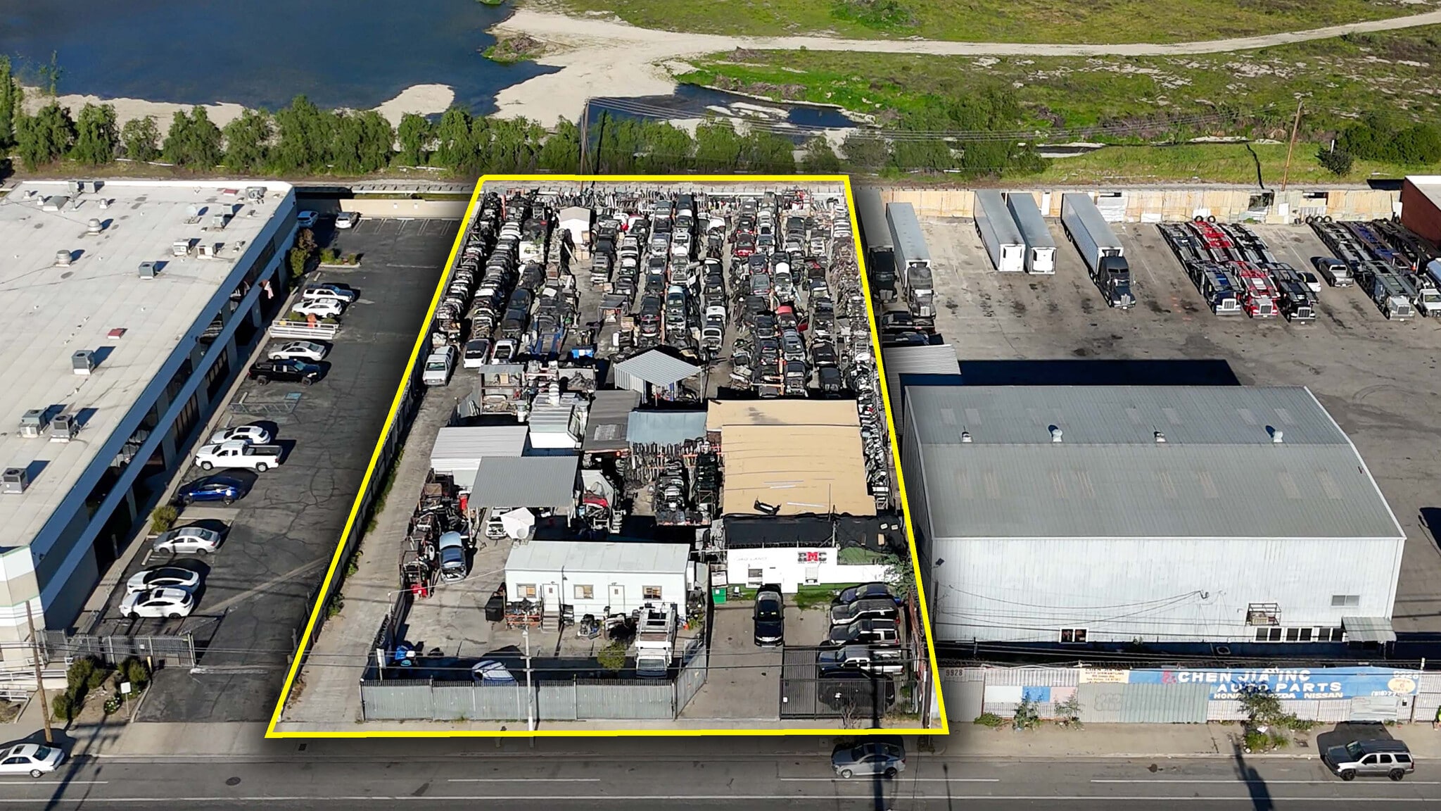 9940 Glenoaks Blvd, Sun Valley, CA à louer Photo principale– Image 1 sur 6