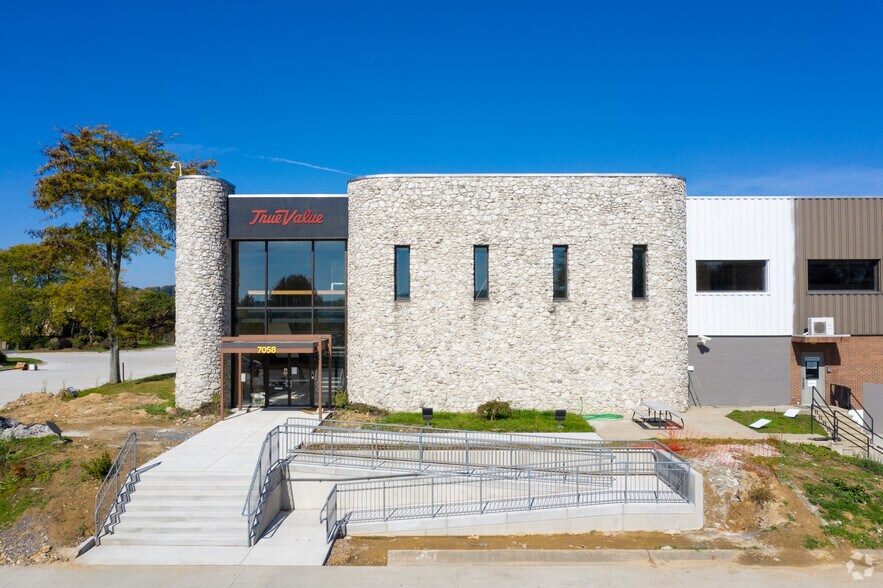 7058 Snowdrift Rd, Allentown, PA à louer - Photo de l’immeuble – Image 2 sur 8