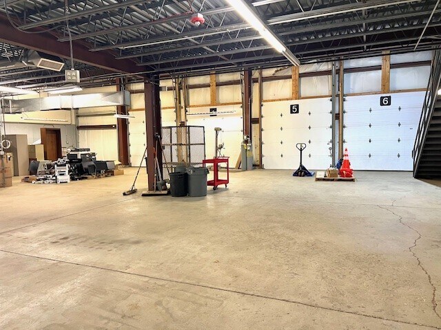 17 Progress Ave, Nashua, NH à vendre - Photo de l’immeuble – Image 2 sur 13