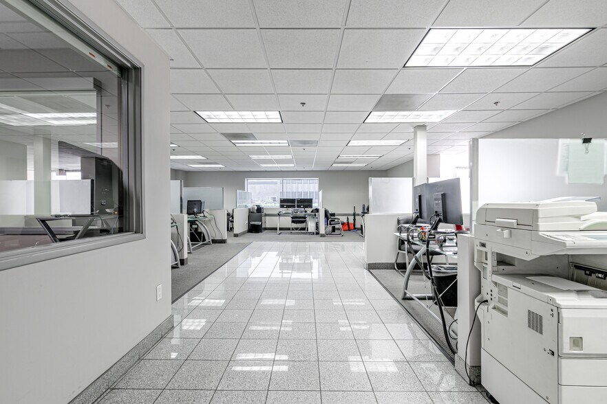 1621 E Orangethorpe Ave, Fullerton, CA à vendre - Photo de l’immeuble – Image 2 sur 17