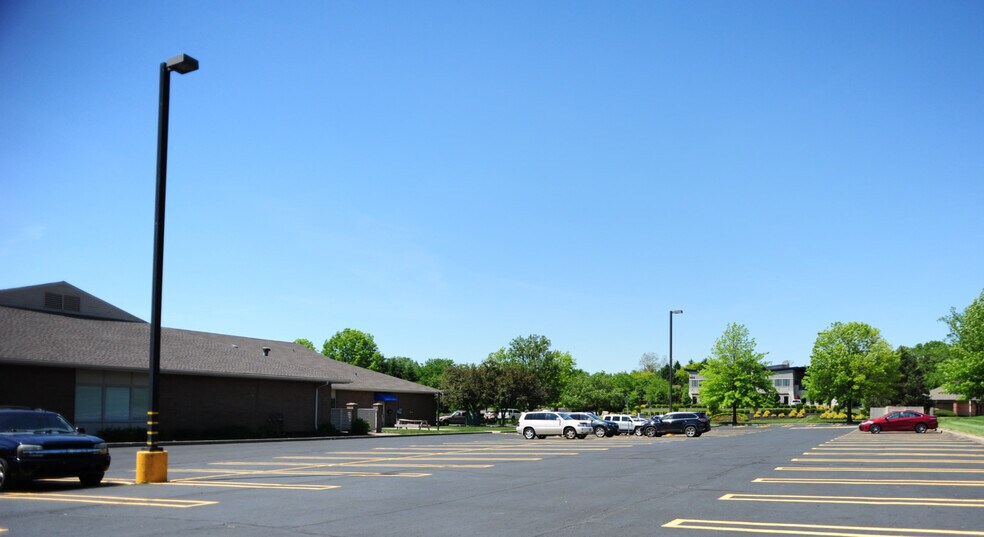 178 W Schrock Rd, Westerville, OH à vendre - Photo de l’immeuble – Image 2 sur 15