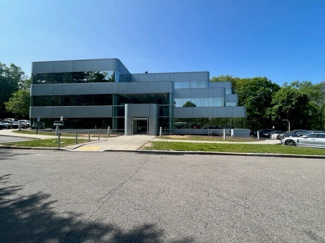 118 N Bedford Rd, Mount Kisco, NY à louer - Photo de l’immeuble – Image 1 sur 12