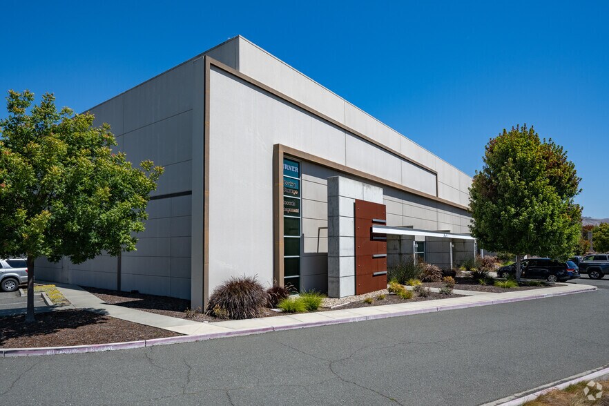 1560-1572 Airport Blvd, Napa, CA à louer - Photo principale – Image 1 sur 5