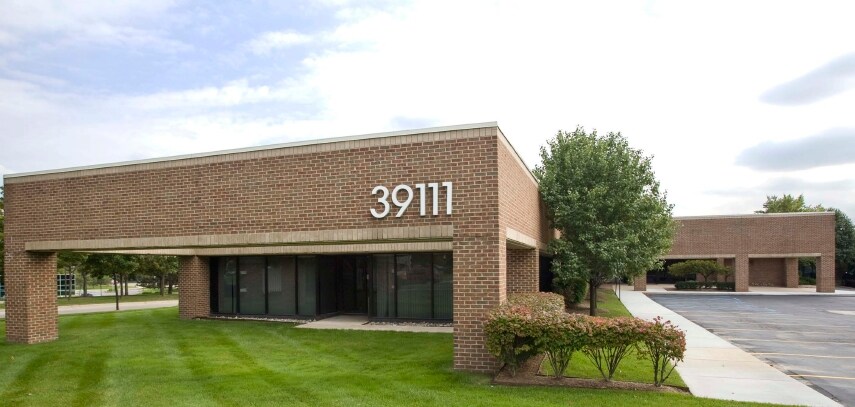 39111 W 6 Mile Rd, Livonia, MI à louer Photo principale– Image 1 sur 21