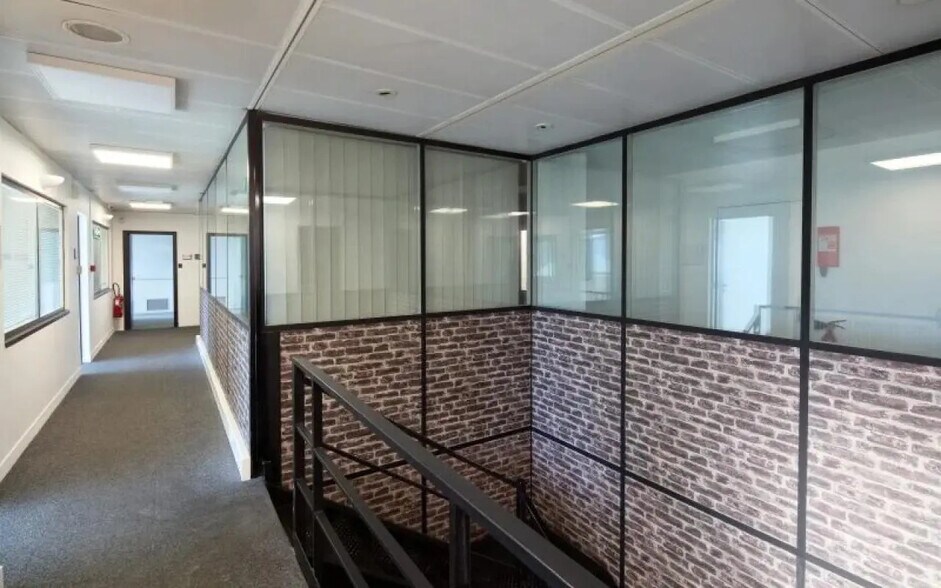 Local d’activités dans Morangis à louer - Photo de l’immeuble – Image 3 sur 6