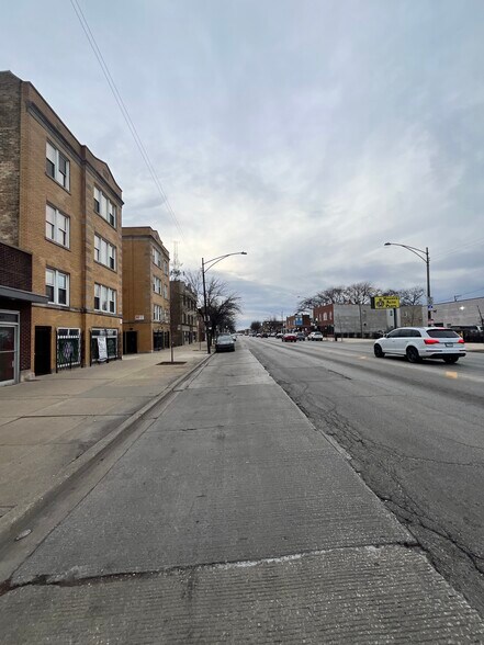 4203 W Fullerton Ave, Chicago, IL à vendre - Photo de l’immeuble – Image 3 sur 26