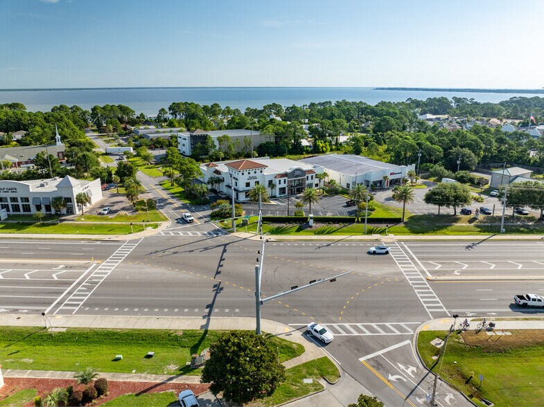 106 N Geronimo St, Miramar Beach, FL à vendre - Photo de l’immeuble – Image 2 sur 11