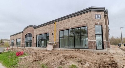 873 Fairway Rd N, Kitchener, ON à louer Photo de la construction– Image 2 sur 3