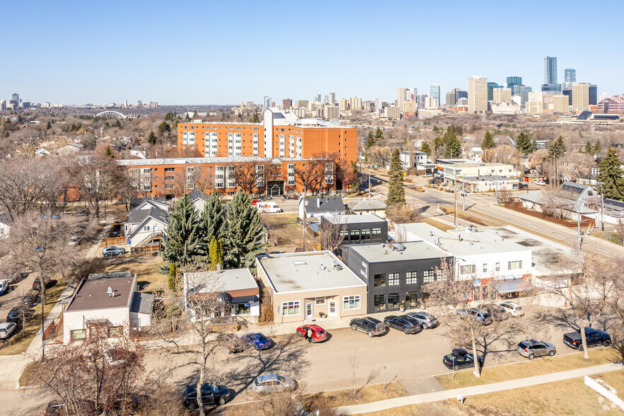 9410-9412 91 St NW, Edmonton, AB à vendre - Aérien – Image 2 sur 2