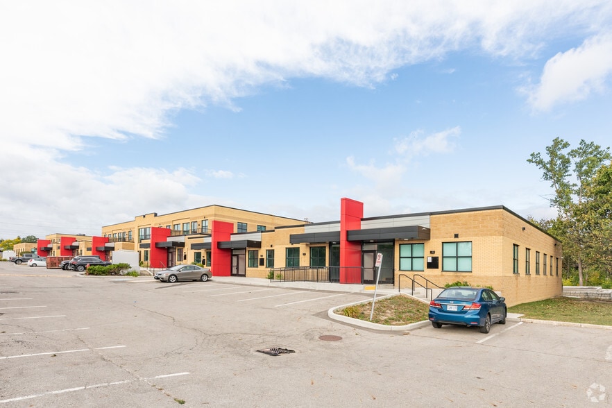 2155 Dunwin Dr, Mississauga, ON à vendre - Photo de l’immeuble – Image 2 sur 35