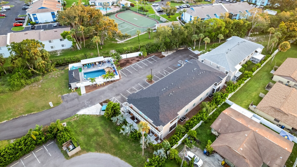 2704 49th Ave W, Bradenton, FL à vendre - Photo de l’immeuble – Image 3 sur 20