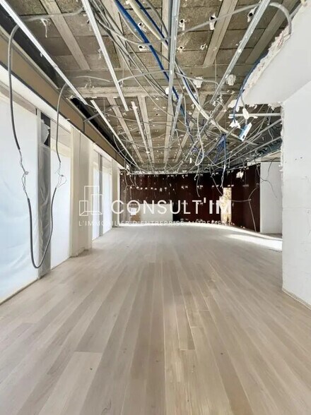 Local commercial dans Saint-Maur-des-Fossés à vendre - Photo de l’immeuble – Image 3 sur 8