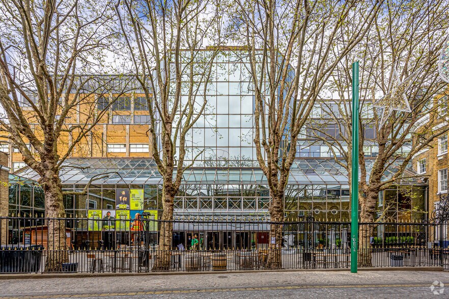 91 Brick Ln, Londres à louer - Photo de l’immeuble – Image 1 sur 7