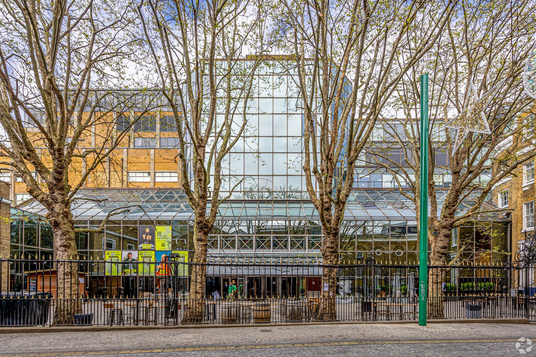 91 Brick Ln, Londres à louer Photo de l’immeuble– Image 1 sur 8