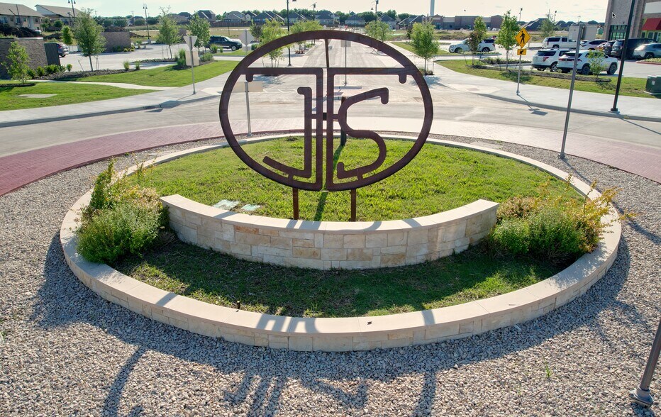 517 Justin Ln, Justin, TX à vendre - Photo de l’immeuble – Image 2 sur 10