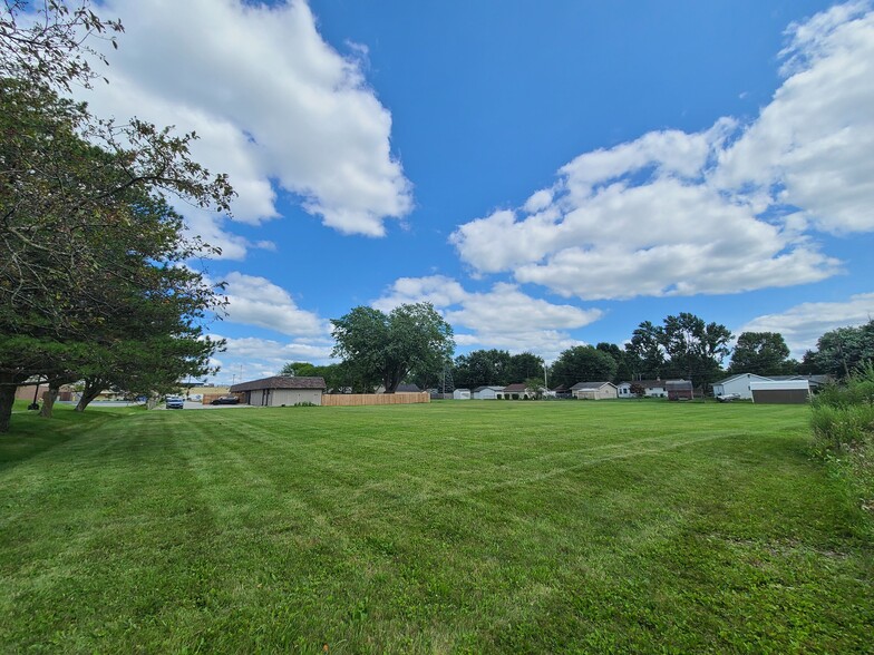 932 W Brookwood Ct, New Haven, IN à vendre - Photo principale – Image 1 sur 4