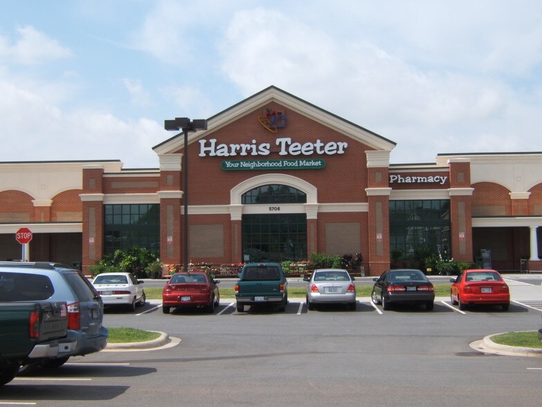 5706 Wyalong Dr, Charlotte, NC à vendre - Photo de l’immeuble – Image 1 sur 3