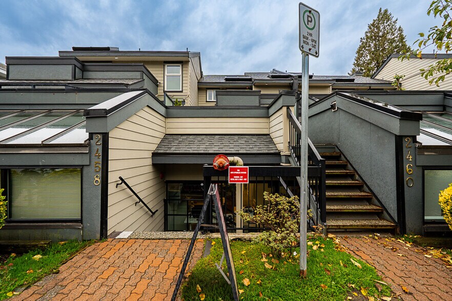 2458 Haywood Av, West Vancouver, BC à vendre - Photo de l’immeuble – Image 2 sur 33