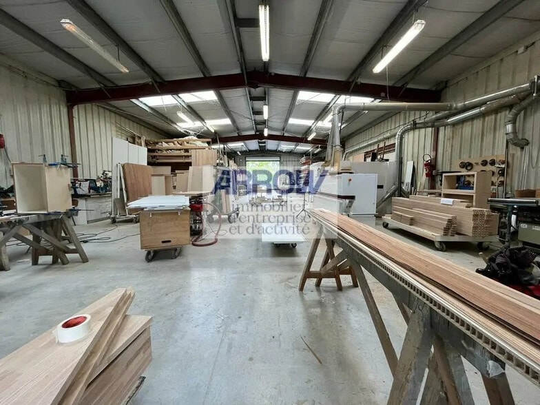 Industriel/Logistique dans Pont-Saint-Martin à vendre - Photo de l’immeuble – Image 1 sur 3