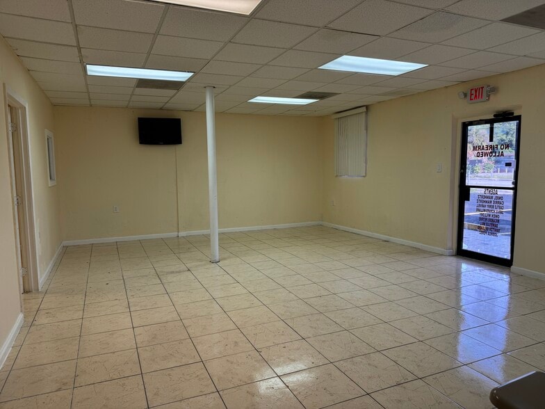 1605 NW 95th St, Miami, FL à vendre - Photo intérieure – Image 2 sur 16