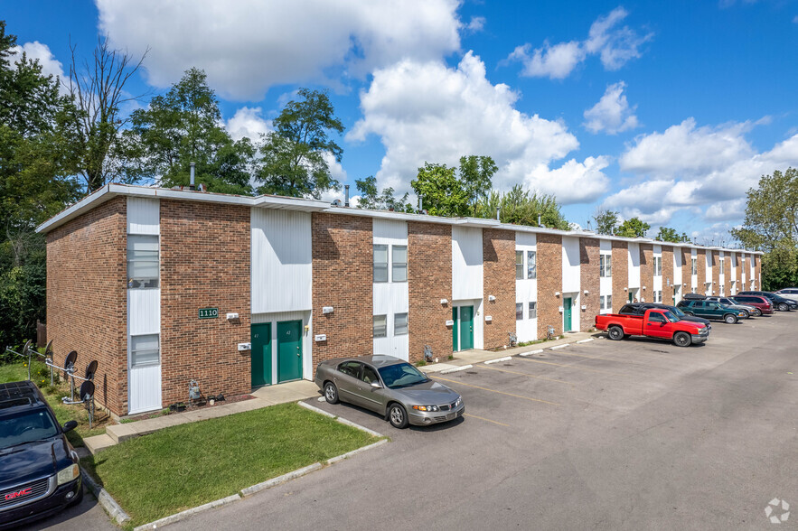 1132 E John St, Springfield, OH à vendre - Photo principale – Image 1 sur 32