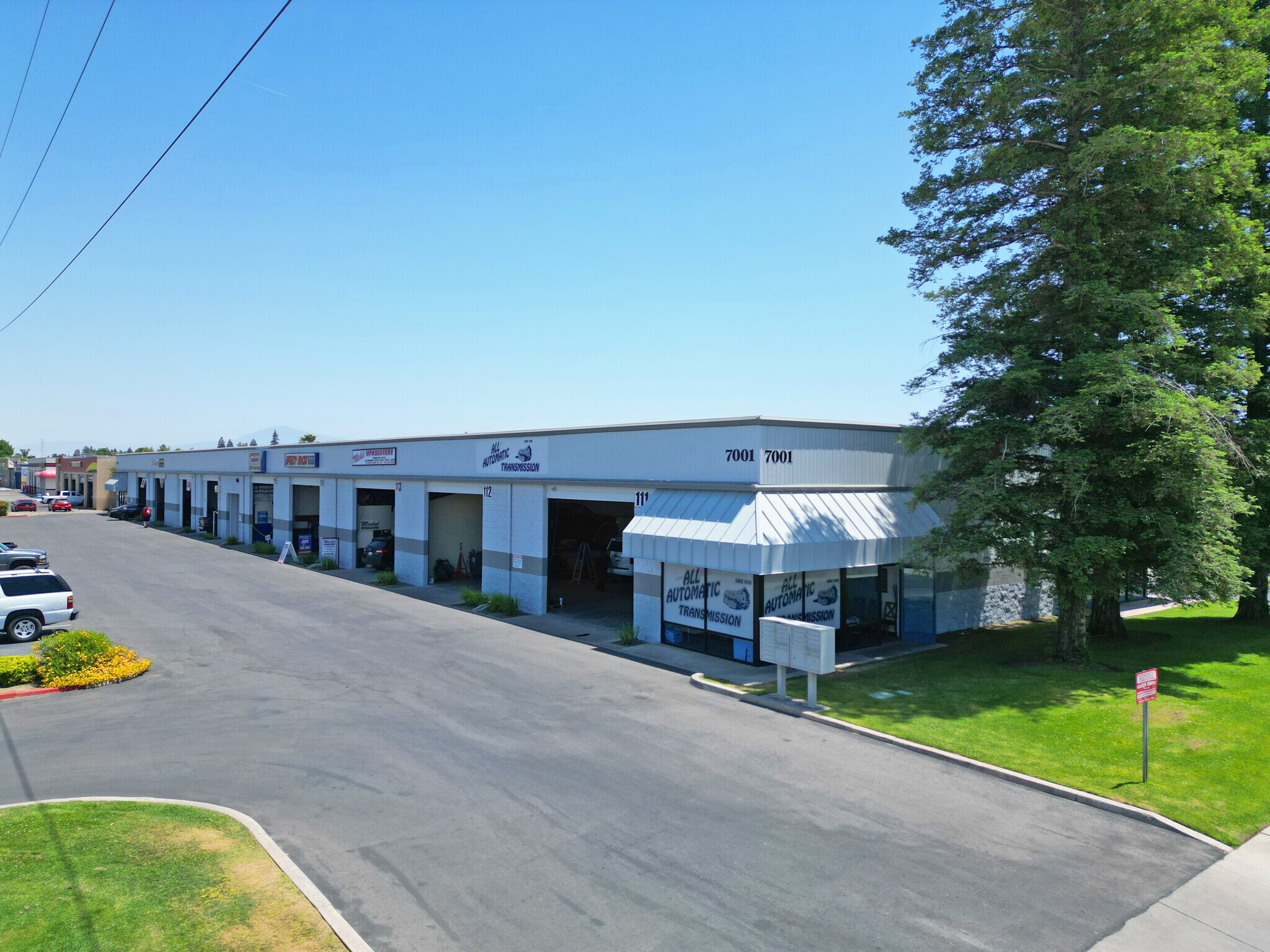 7001 White Ln, Bakersfield, CA à louer Photo principale– Image 1 sur 9