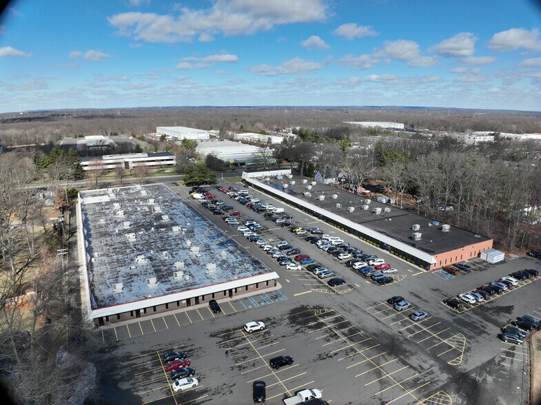 Flex Office Complex with $1.069M NOI portefeuille de 2 biens à vendre sur LoopNet.fr – Image 3 sur 23