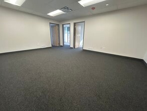 3525 W Peterson Ave, Chicago, IL à louer Photo de l’immeuble– Image 2 sur 8