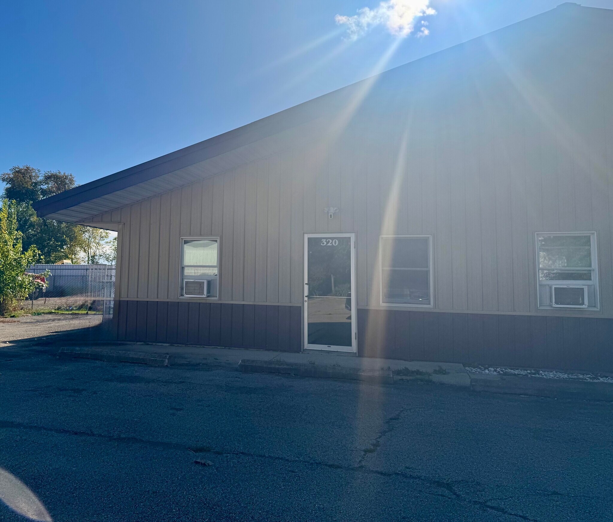 320 E Washington St, Oswego, IL à louer Photo principale– Image 1 sur 10