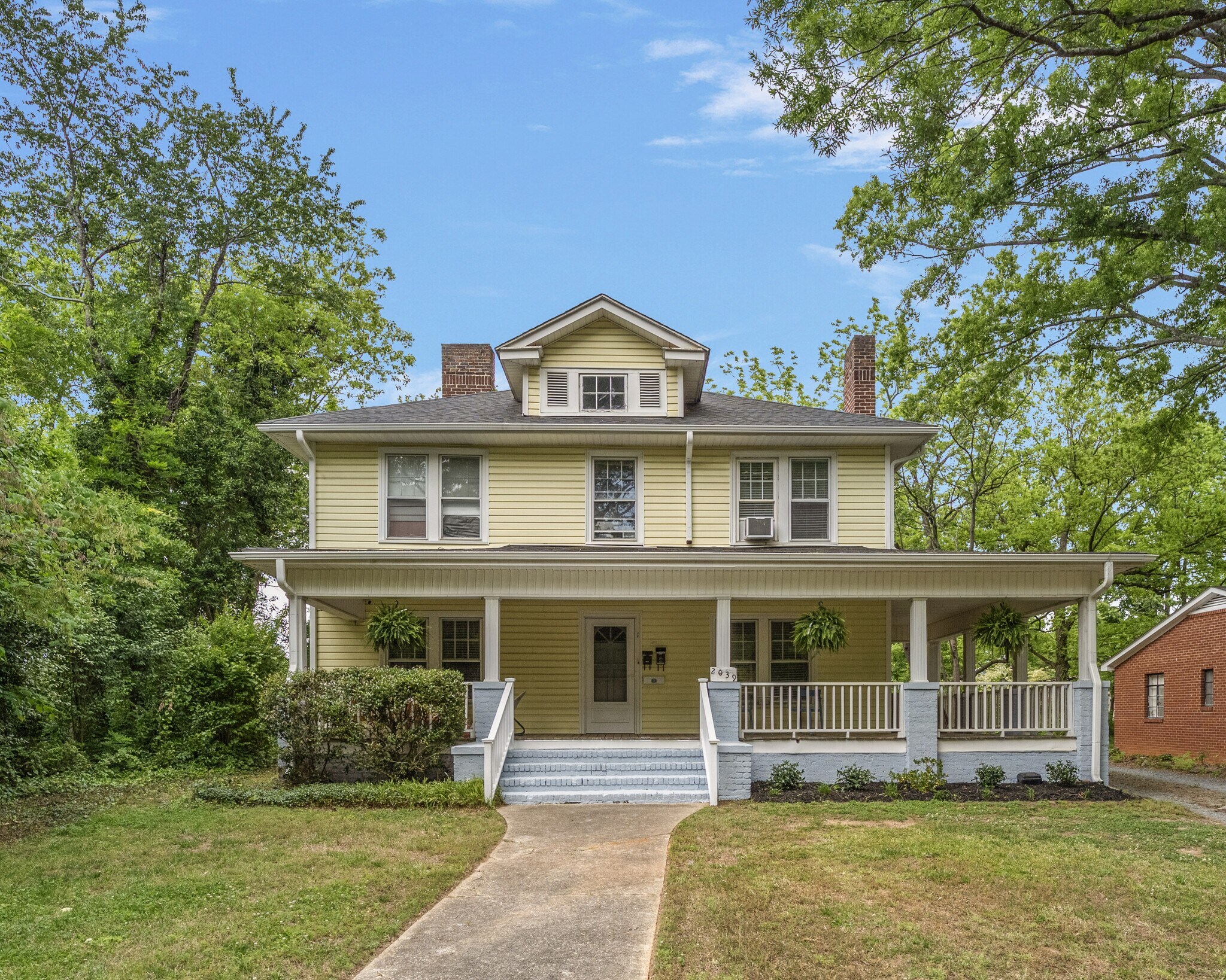 2039 Lanier Ave, Charlotte, NC à vendre Photo principale– Image 1 sur 23