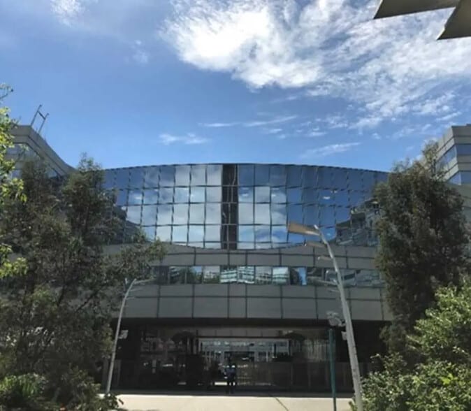 7-11 Place Des Cinq Martyrs Du Lycée Buffon, Paris à louer - Photo de l’immeuble – Image 3 sur 16